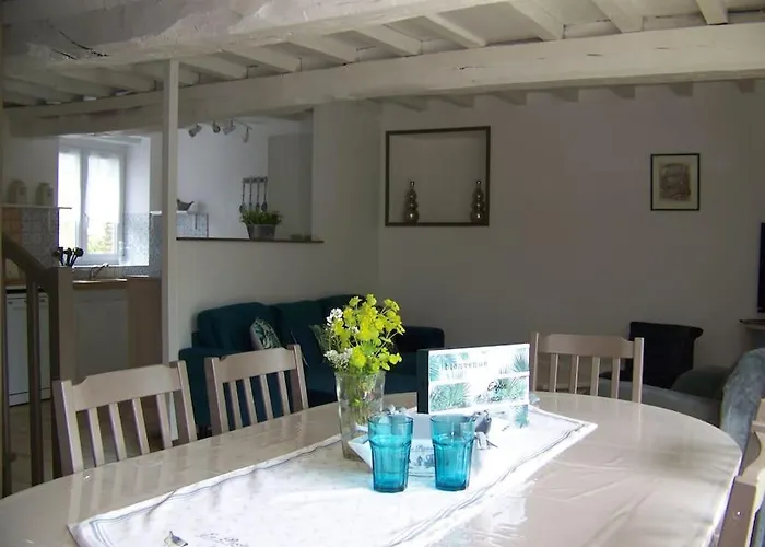 De La Pierrose 100 M2 Avec Jardin Prive *